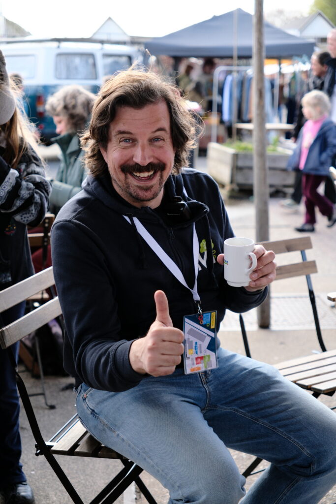 Harm Jan zorgt dat alles vlekkenloos verloop op de makersmarkt