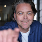 kan ik je ergens mee helpen?