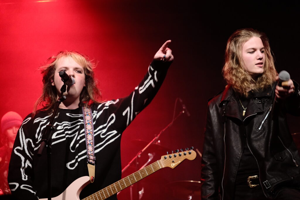 Logbait band singer(s)